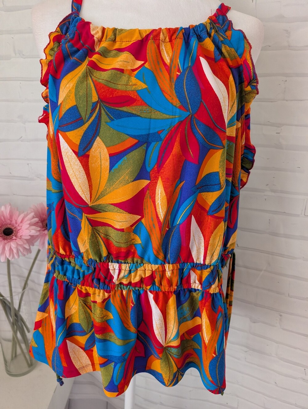 S. C. Society Colorful Tropical Leaf Ruffle Tank